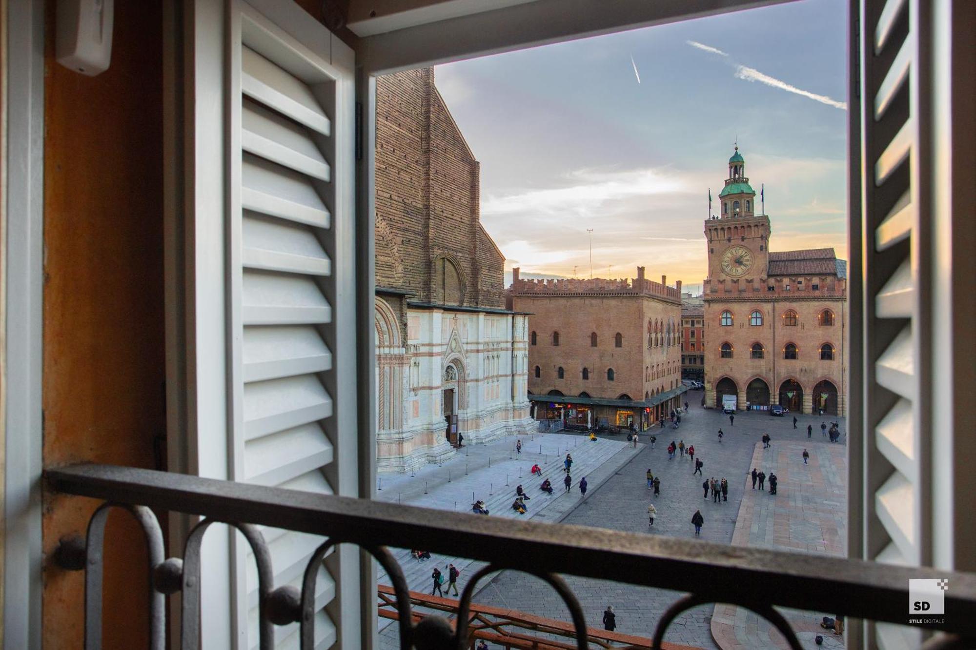 Urbanicooh Asinelli - Balcony On Piazza Maggiore Bologna Eksteriør billede